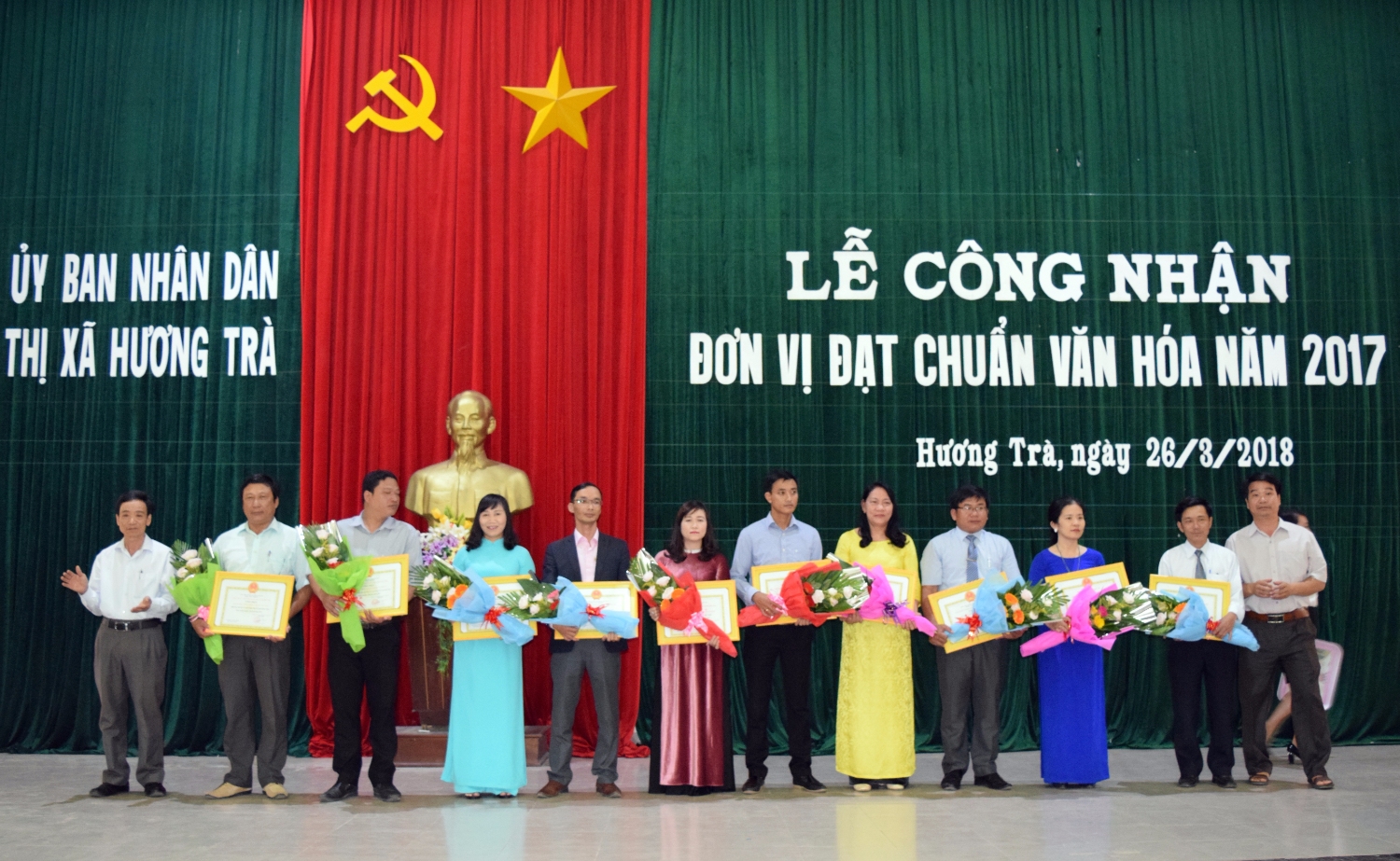 TRAO BANG CONG NHAN VAN HOA GIAI DOAN 2012 2017